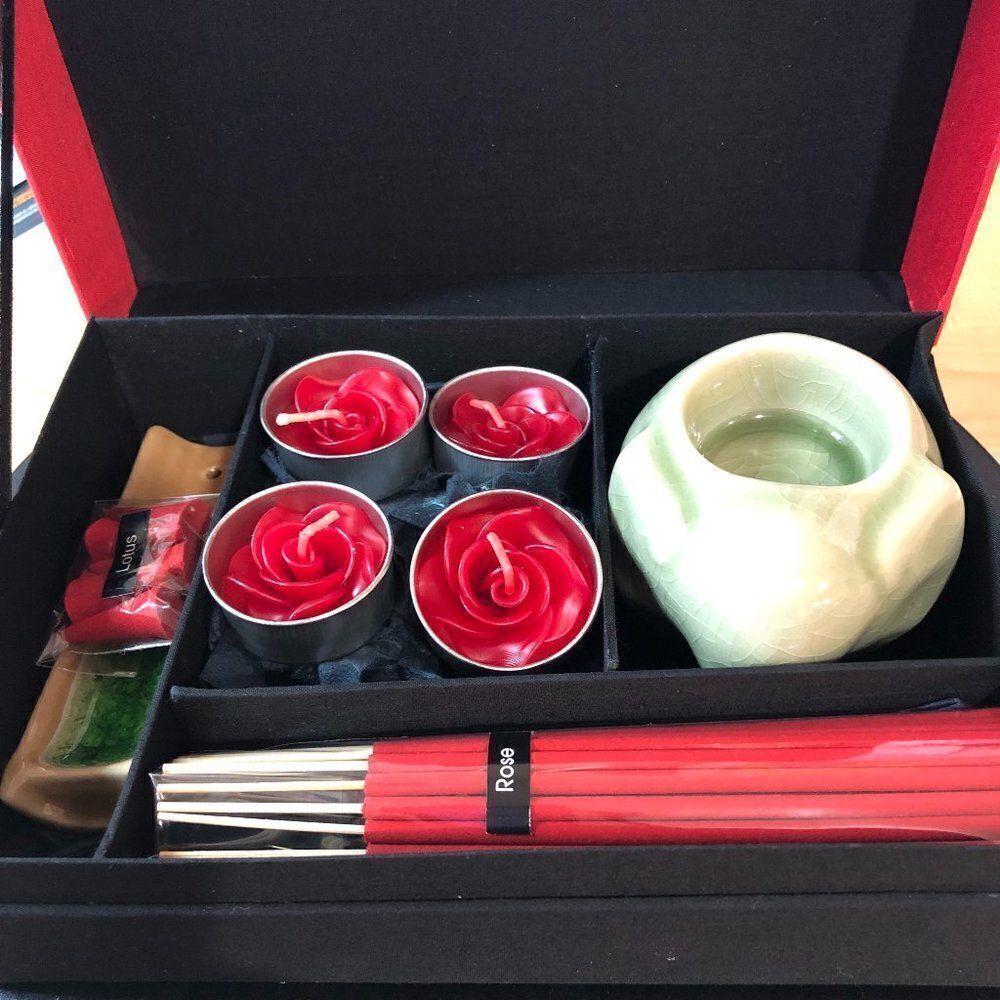‎Candle & Incense Gift Box - Red